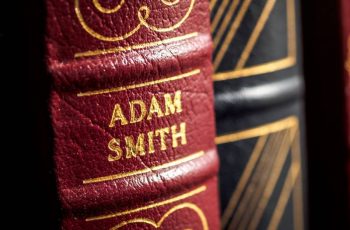 Adam Smith: A História e o que o Pai da Economia Moderna Tem a Nos Ensinar Sobre A Vida